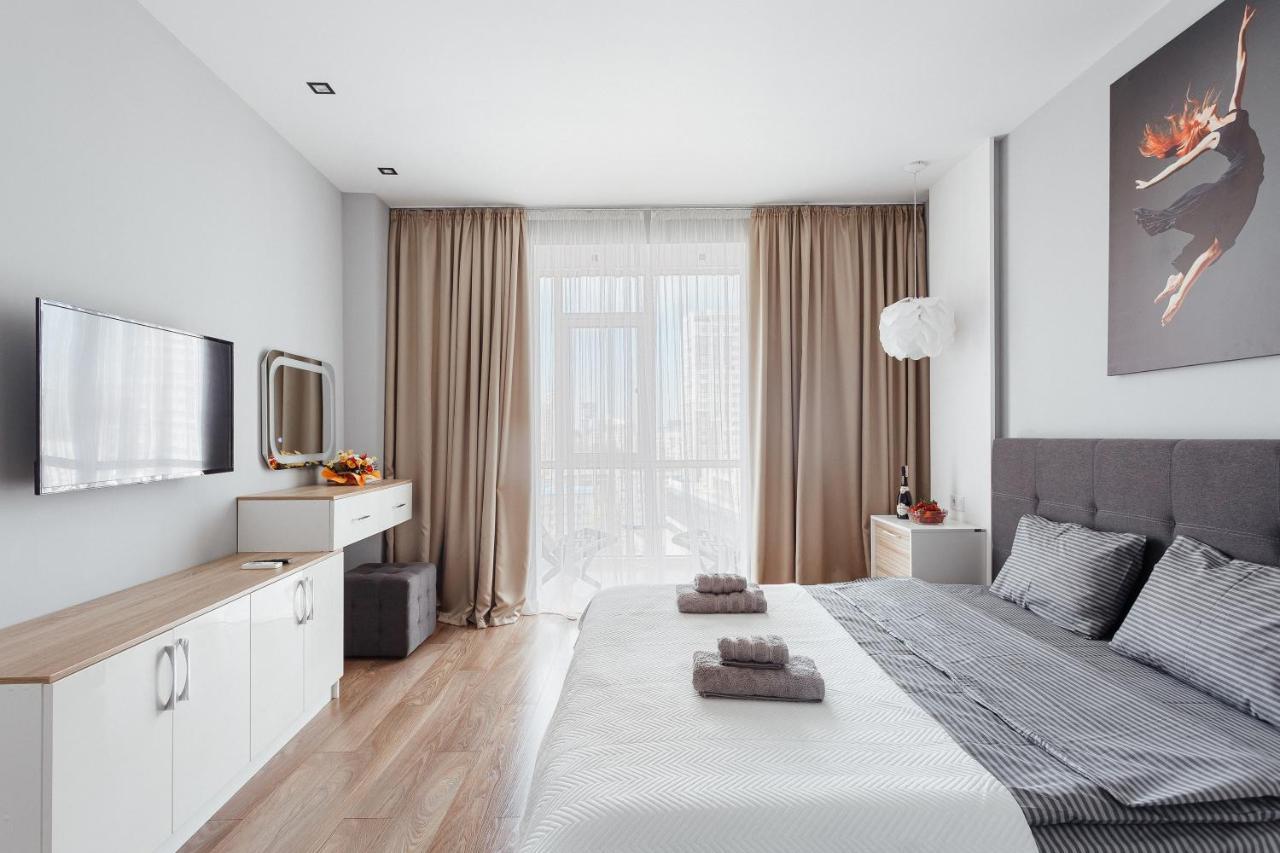 White Apartment In 12 Floor Odessa Extérieur photo