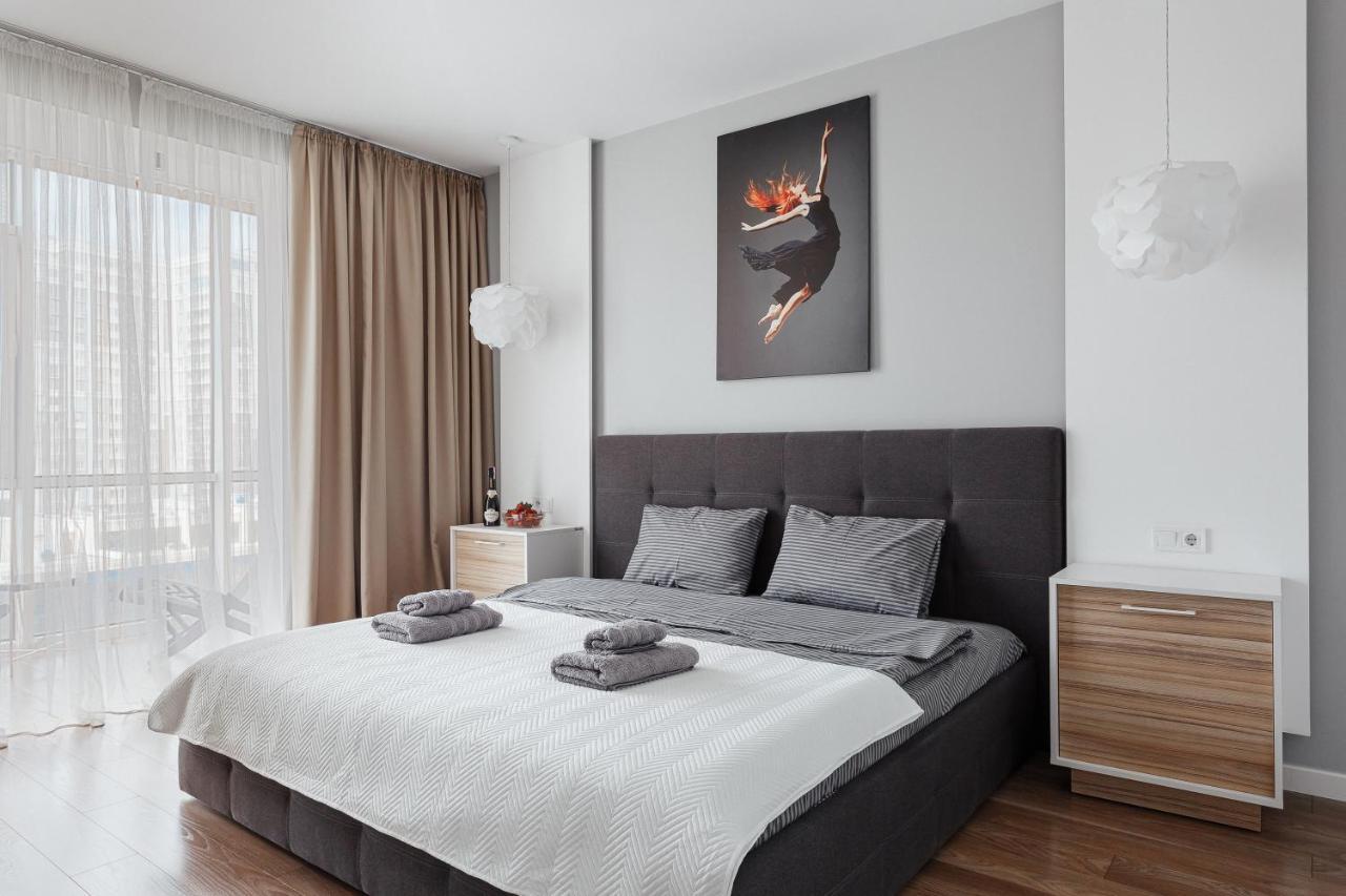 White Apartment In 12 Floor Odessa Extérieur photo
